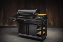 Holzpelletgrill Traeger Timberline XL INT, Schwarz | Ausstellungsstück 22 Holzpelletgrill Traeger Timberline XL INT, Schwarz | Ausstellungsstück -Geschäft Für Campingausrüstung Timberline XL 2021 Hero Angled 002 10 28679