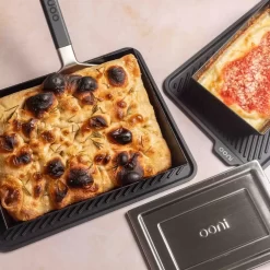 Ooni Detroit Pizzablech, Large -Geschäft Für Campingausrüstung lecker teig zubereiten mit ooni pizzablech edelstahldeckel pizza backen 1000 9 27319