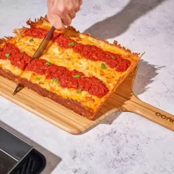 Ooni Detroit Pizzablech, Large -Geschäft Für Campingausrüstung pizza klassiker aus den usa einfach zubereiten mit ooni zubehoer edelstahlpizzablech mit deckel 1000 8 27319