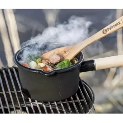 Petromax Emaille-Stieltopf, Schwarz, 1 Liter -Geschäft Für Campingausrüstung robustes kochgeschirr outdoor kueche kratzfeste oberflaeche emaille stieltopf petromax zubehoer 1000 3 26166